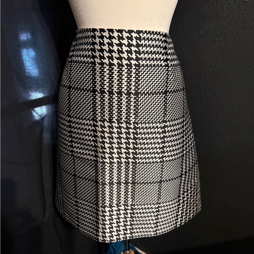 White House Black Market Black and White Houndstooth Mini Skirt